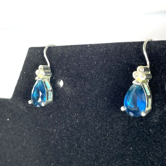 Signed Avon 2003 Faceted Pear Shaped Faux Glass Sapphire Silver Tone Necklace - Picture 9 of 16